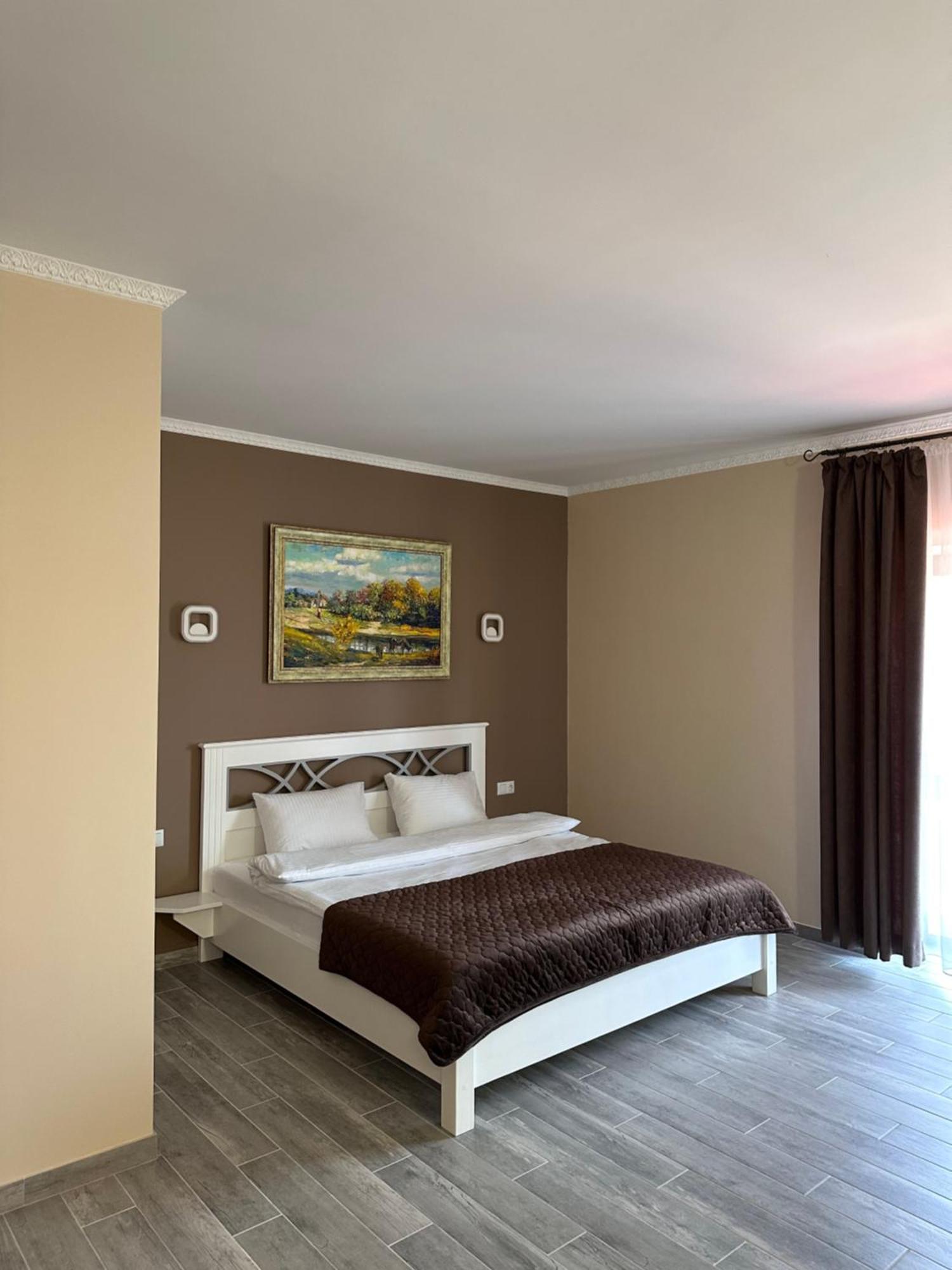 Maestro Hotel Ostroh Exterior photo