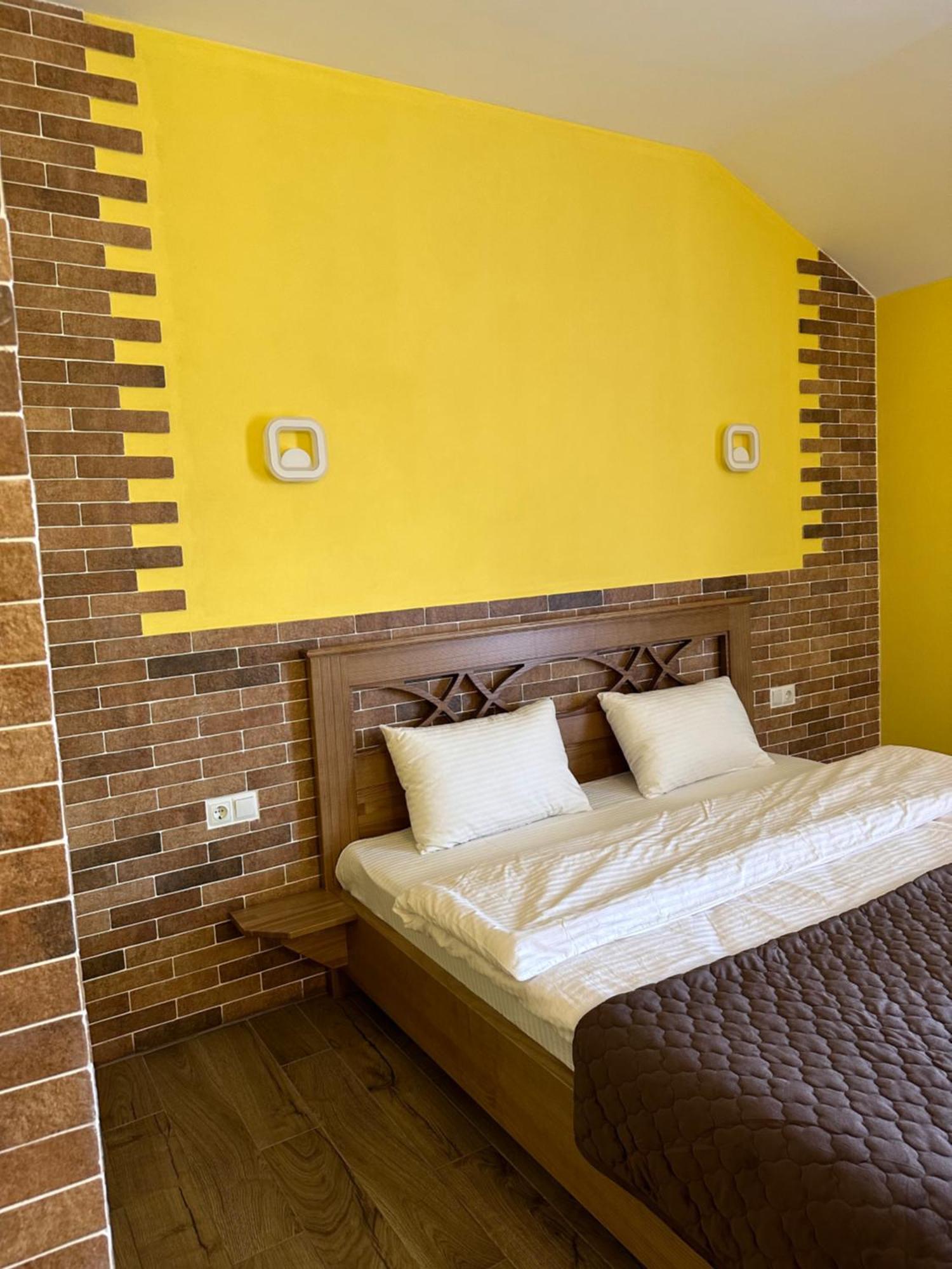 Maestro Hotel Ostroh Exterior photo