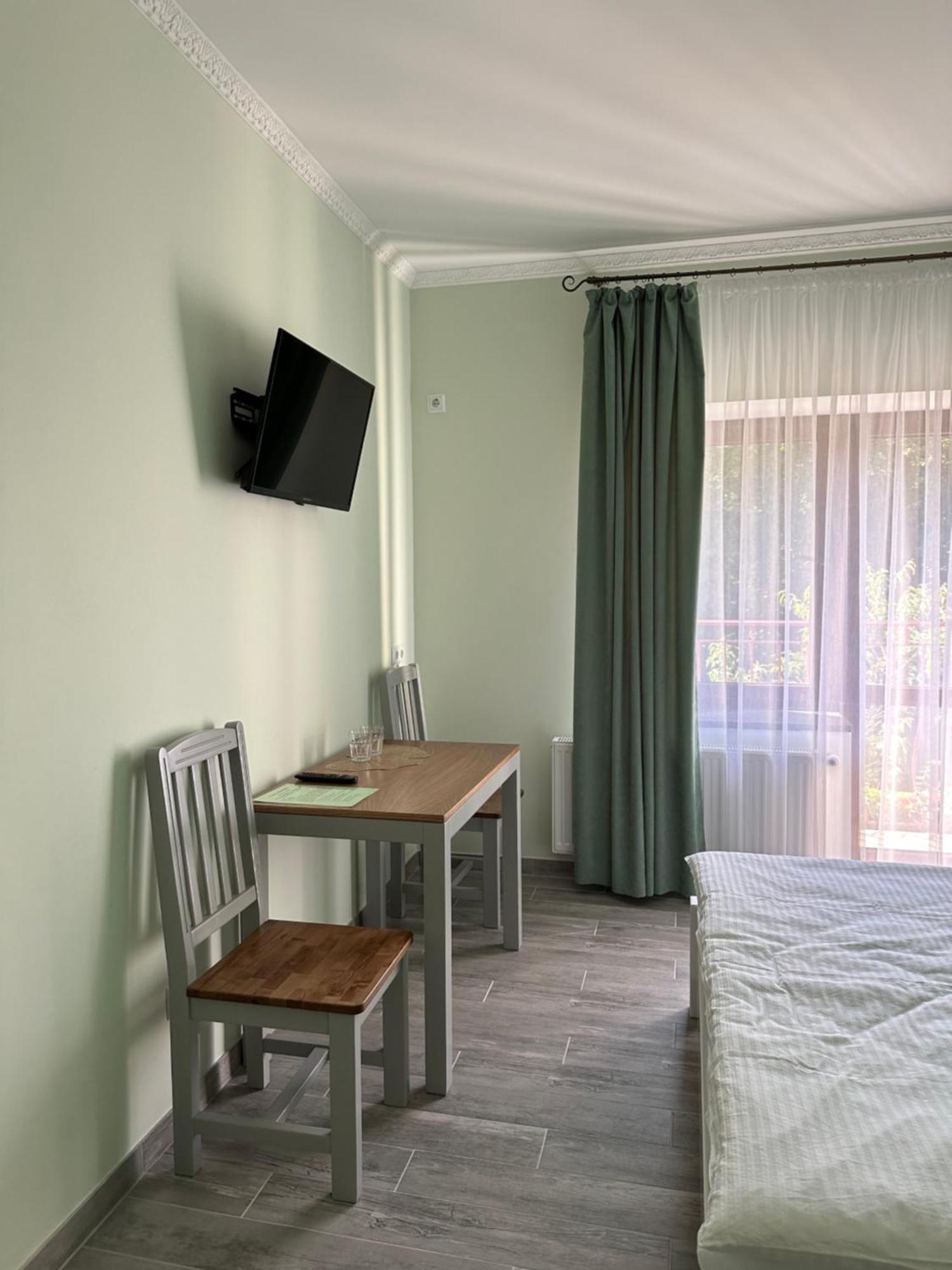Maestro Hotel Ostroh Exterior photo