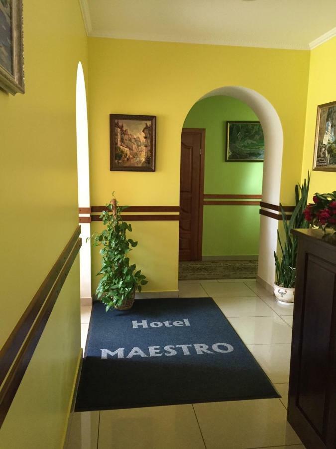 Maestro Hotel Ostroh Exterior photo