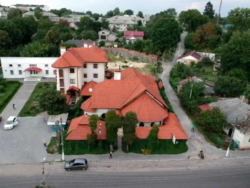 Maestro Hotel Ostroh Exterior photo