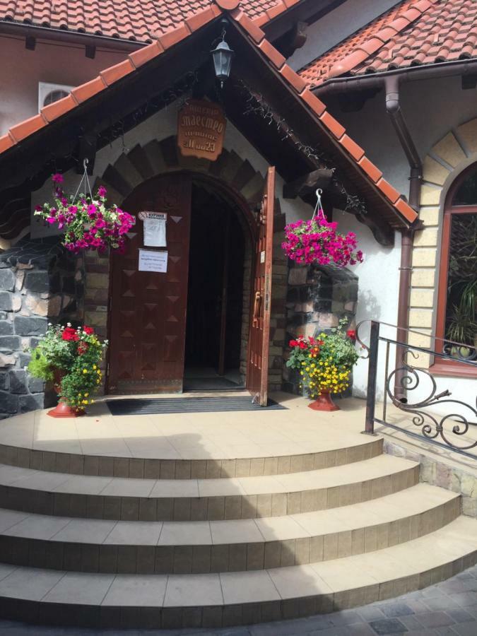 Maestro Hotel Ostroh Exterior photo