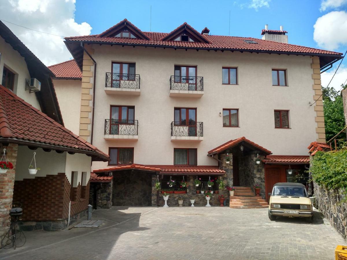 Maestro Hotel Ostroh Exterior photo