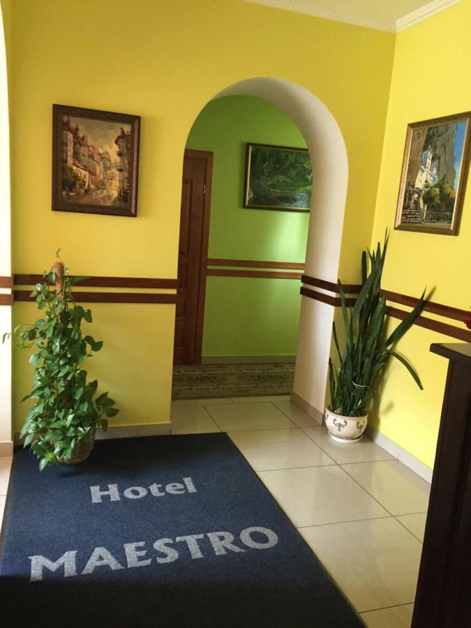 Maestro Hotel Ostroh Exterior photo