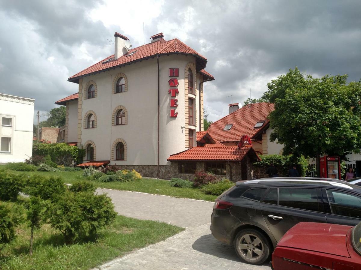 Maestro Hotel Ostroh Exterior photo