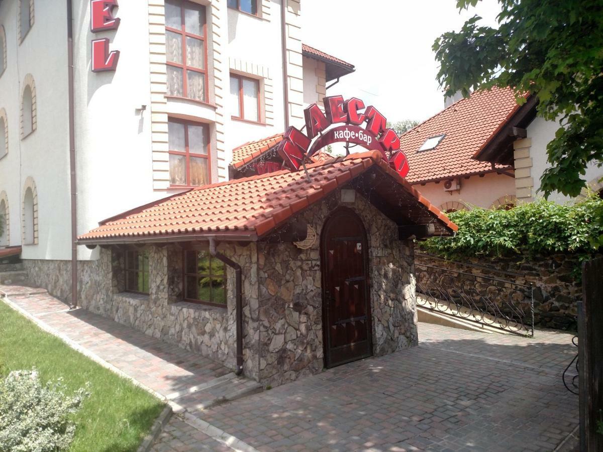Maestro Hotel Ostroh Exterior photo