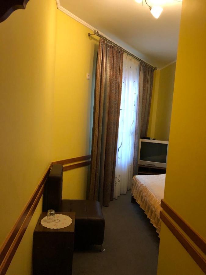 Maestro Hotel Ostroh Exterior photo